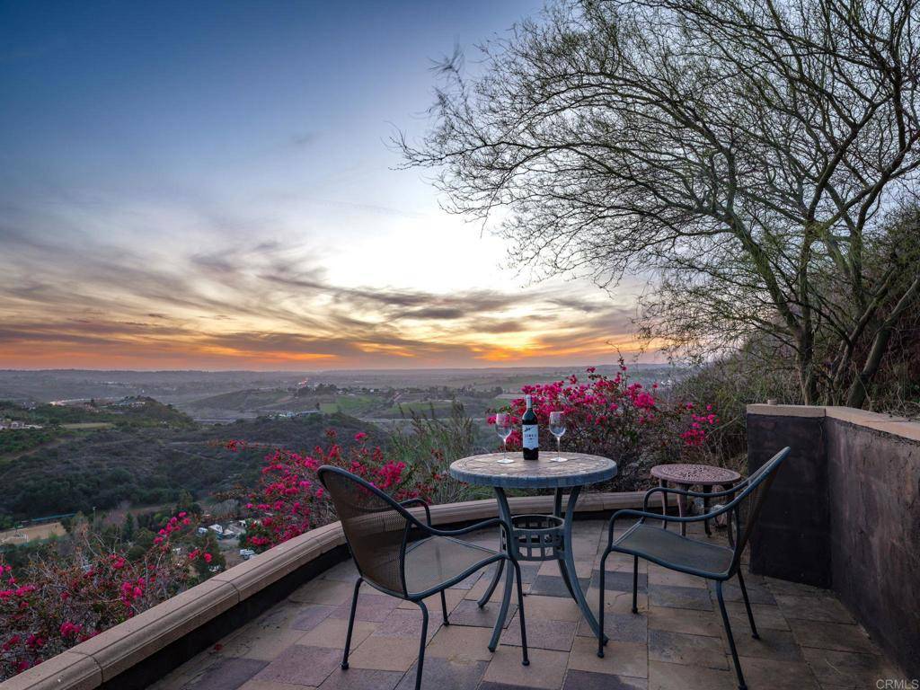 Vista, CA 92084,30419 Canyon Estates RD