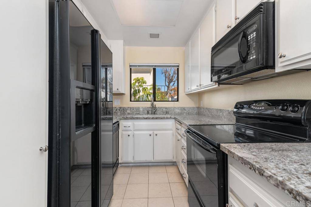 Encinitas, CA 92024,245 Fairlee LN