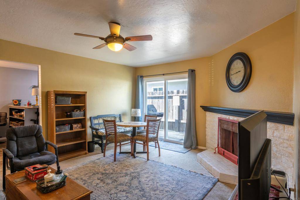 Oceanside, CA 92057,4916 Siesta DR
