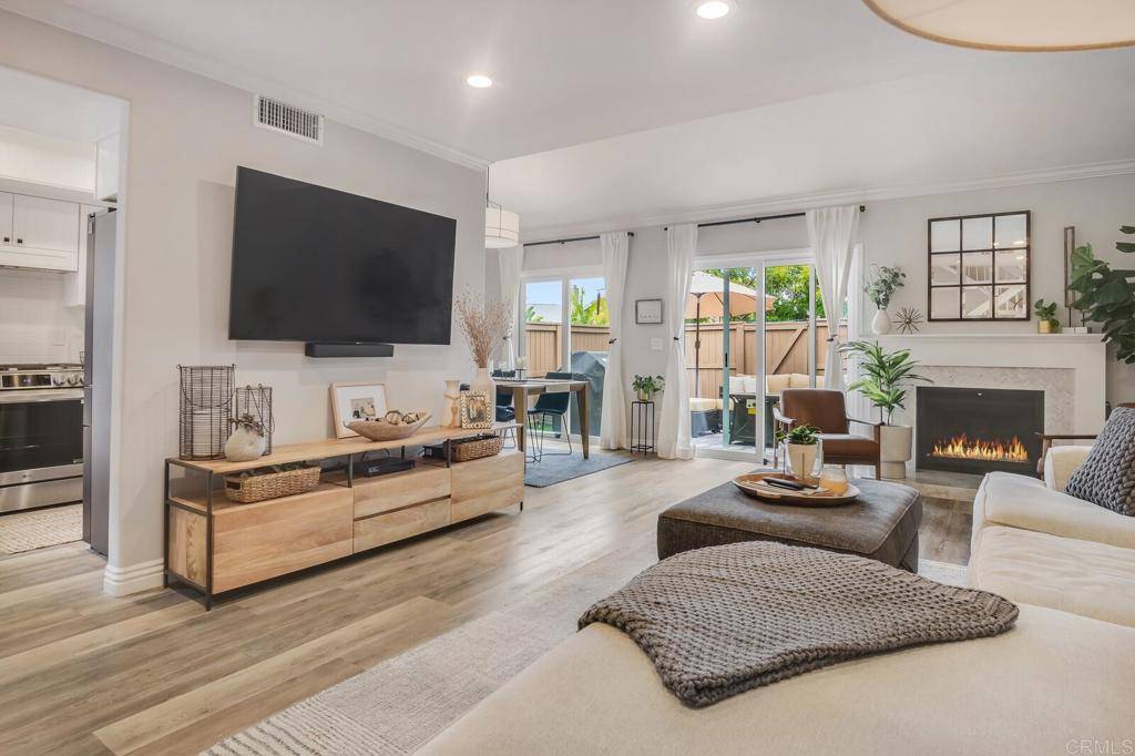 Carlsbad, CA 92010,2998 Brandon Circle