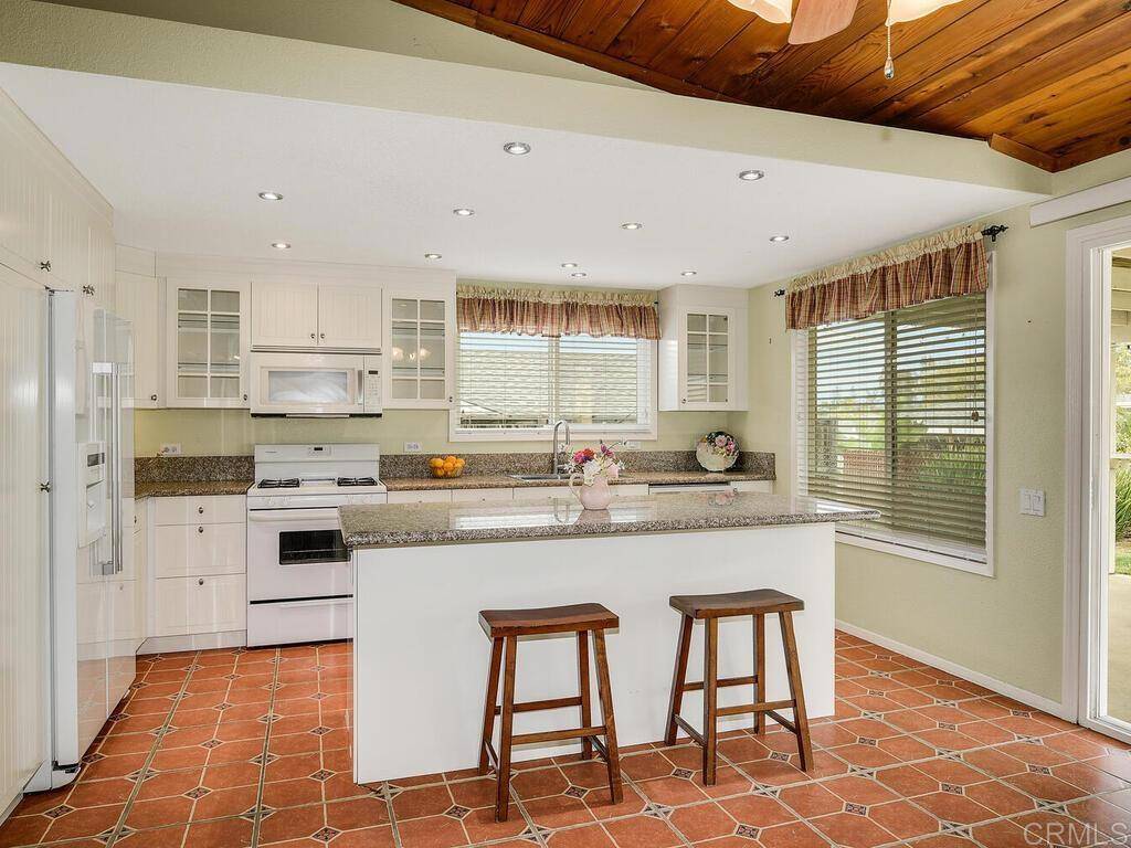 Fallbrook, CA 92028,950 E Elder ST