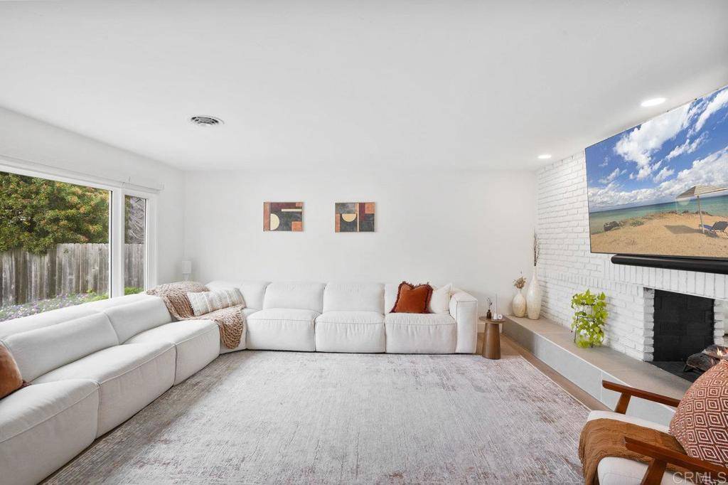 San Diego, CA 92111,7255 Volta Court