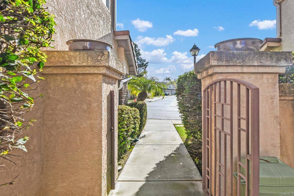San Diego, CA 92128,18761 Caminito Pasadero #102