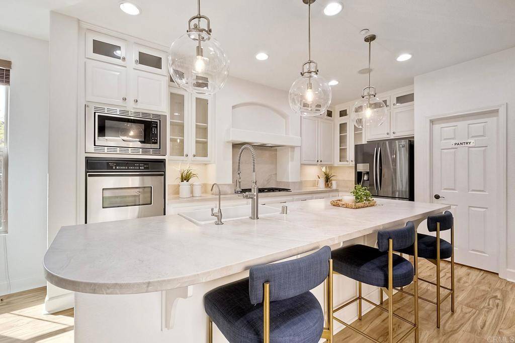 San Diego, CA 92127,7557 Crescendo LN