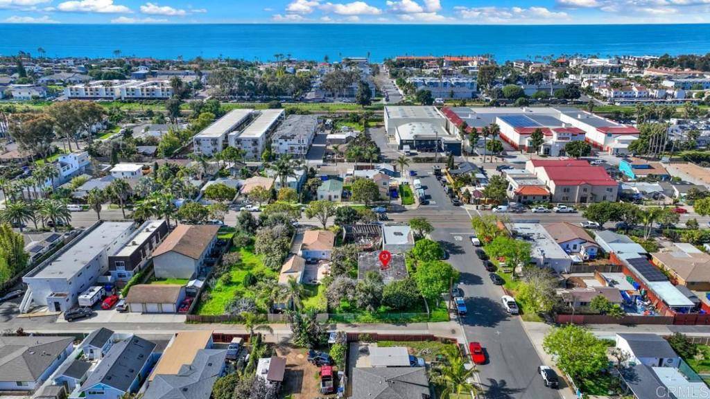 Carlsbad, CA 92008,3304 Roosevelt #R