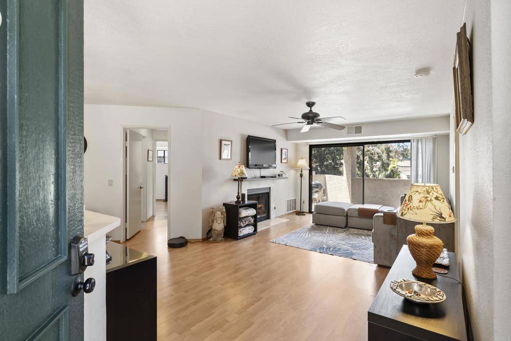 San Diego, CA 92126,9725 Mesa Springs WAY #176