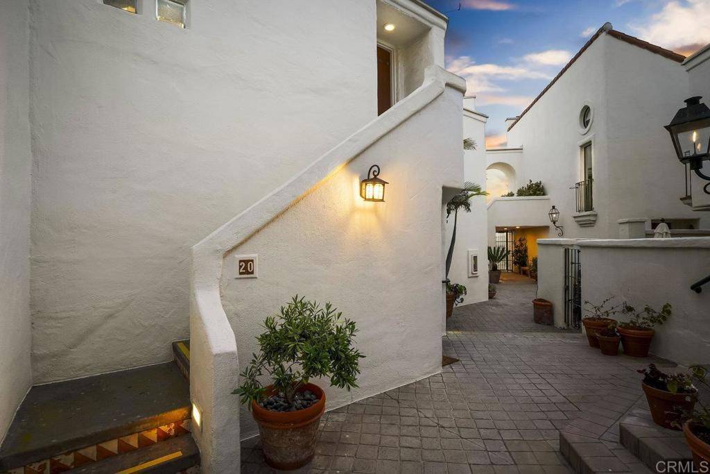 La Jolla, CA 92037,303 Coast BLVD #20