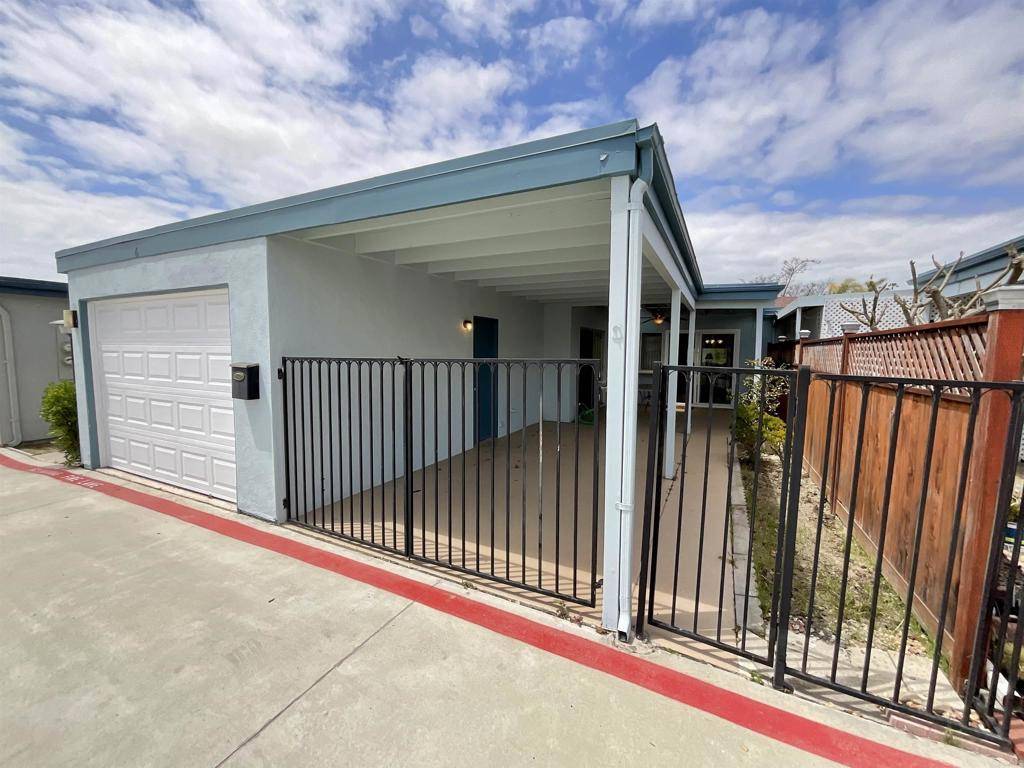 Oceanside, CA 92057,3839 Vista Campana S #6