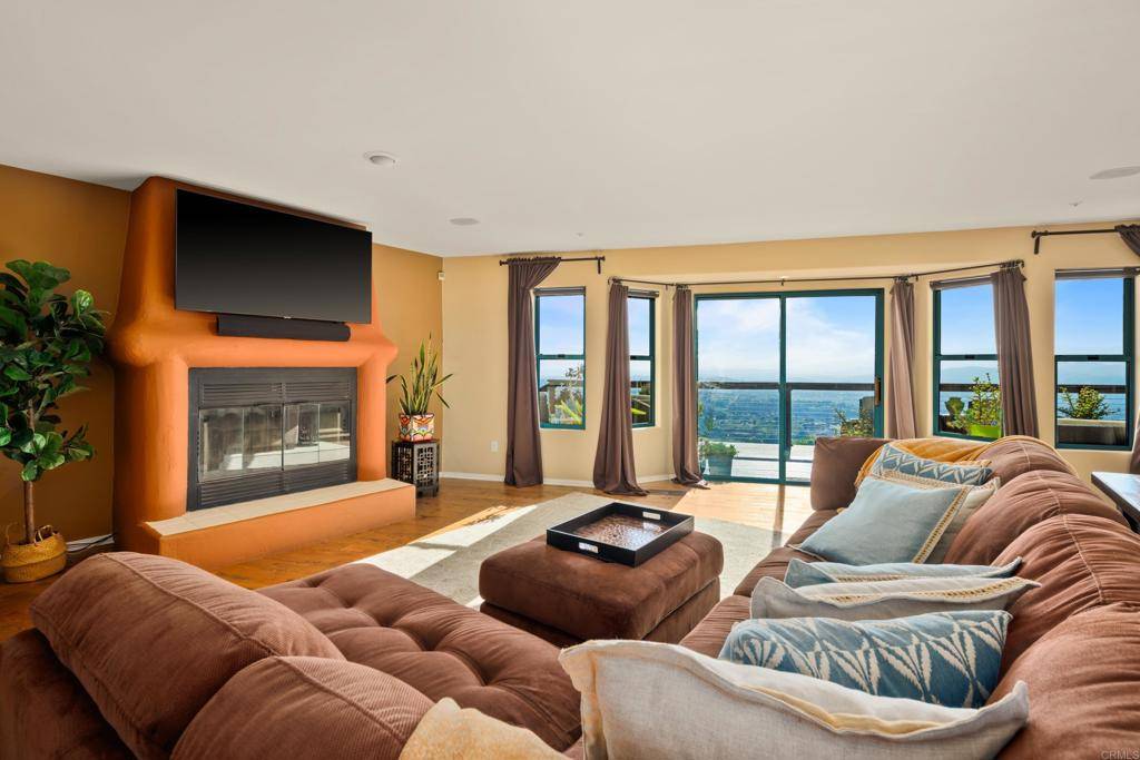 Fallbrook, CA 92028,3351 Red Mountain Heights Drive
