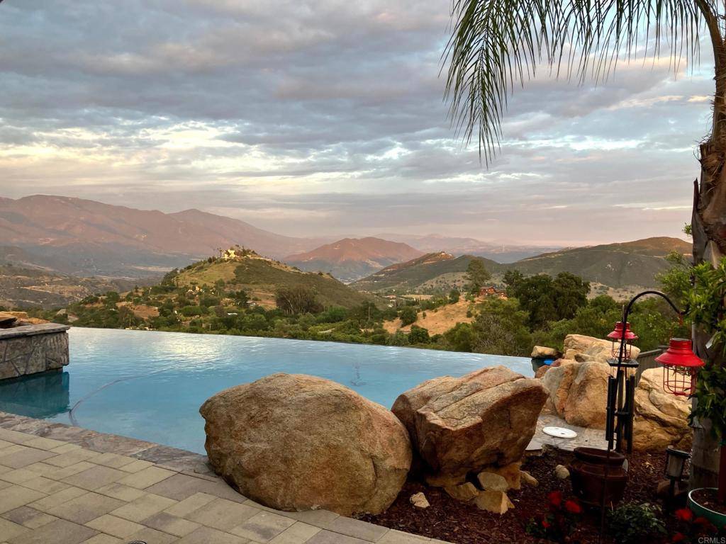 Fallbrook, CA 92028,944 Rainbow Crest RD