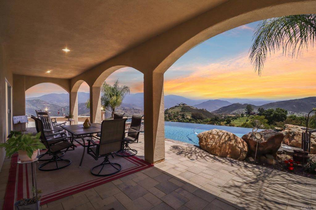 Fallbrook, CA 92028,944 Rainbow Crest RD