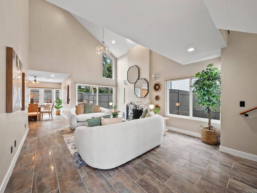 Encinitas, CA 92024,1639 Linda Sue LN