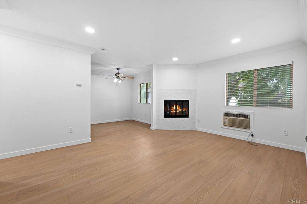 El Cajon, CA 92020,855 E Lexington Ave #4