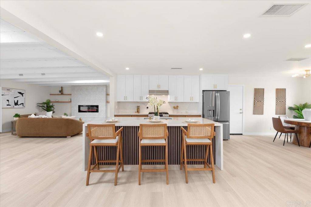 San Diego, CA 92117,4566 Derrick DR