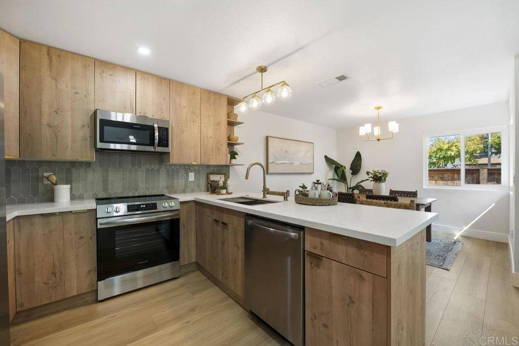 Encinitas, CA 92024,2041 Shadytree LN
