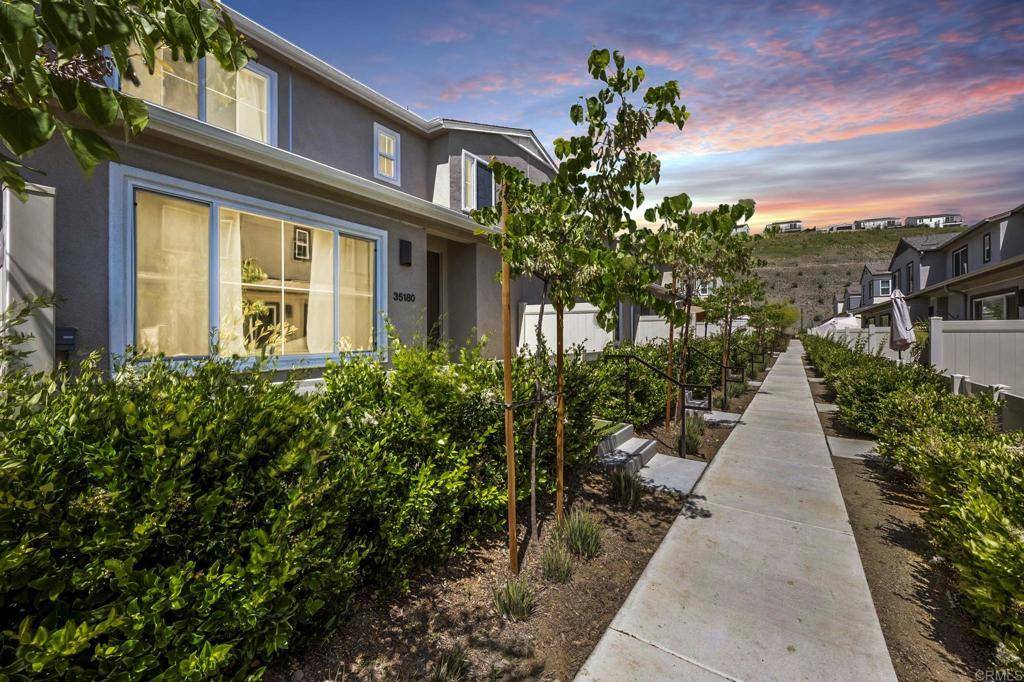Fallbrook, CA 92028,35180 Grove TRL