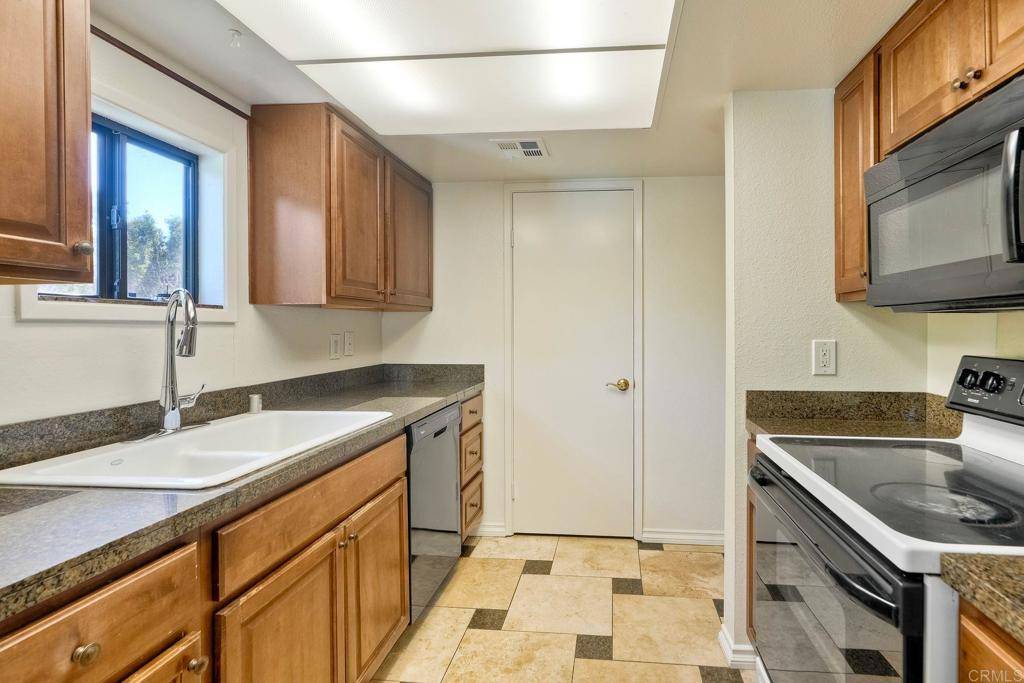 Carlsbad, CA 92009,2564 Navarra DR #115