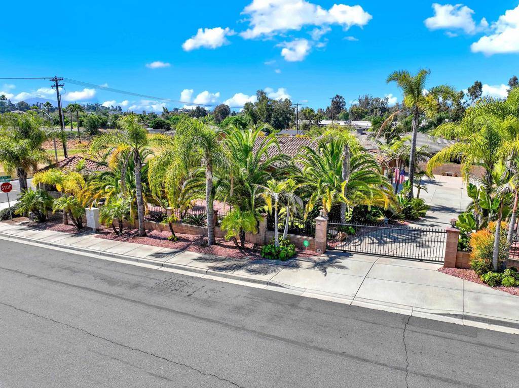 Escondido, CA 92025,907 Rockwell Springs CT
