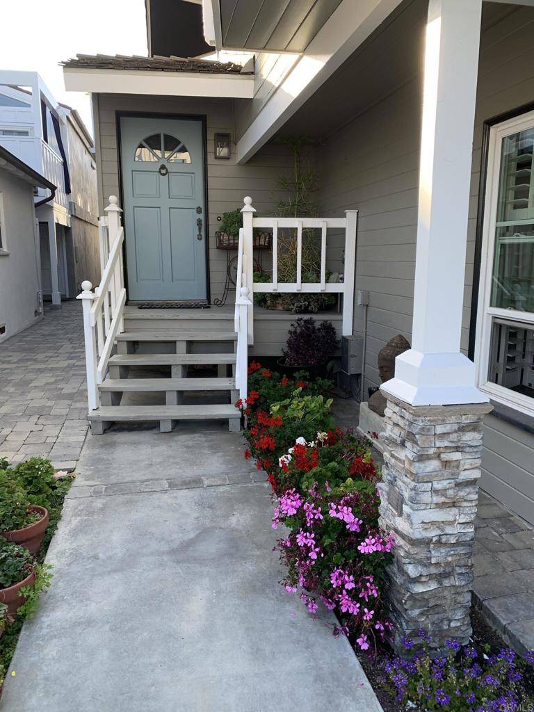 Corona Del Mar, CA 92625,429 Begonia AVE