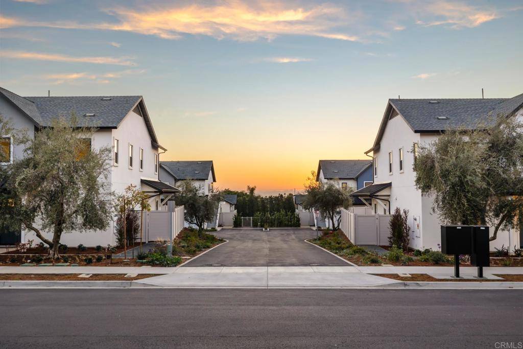 Carlsbad, CA 92008,3747 51 Adams ST