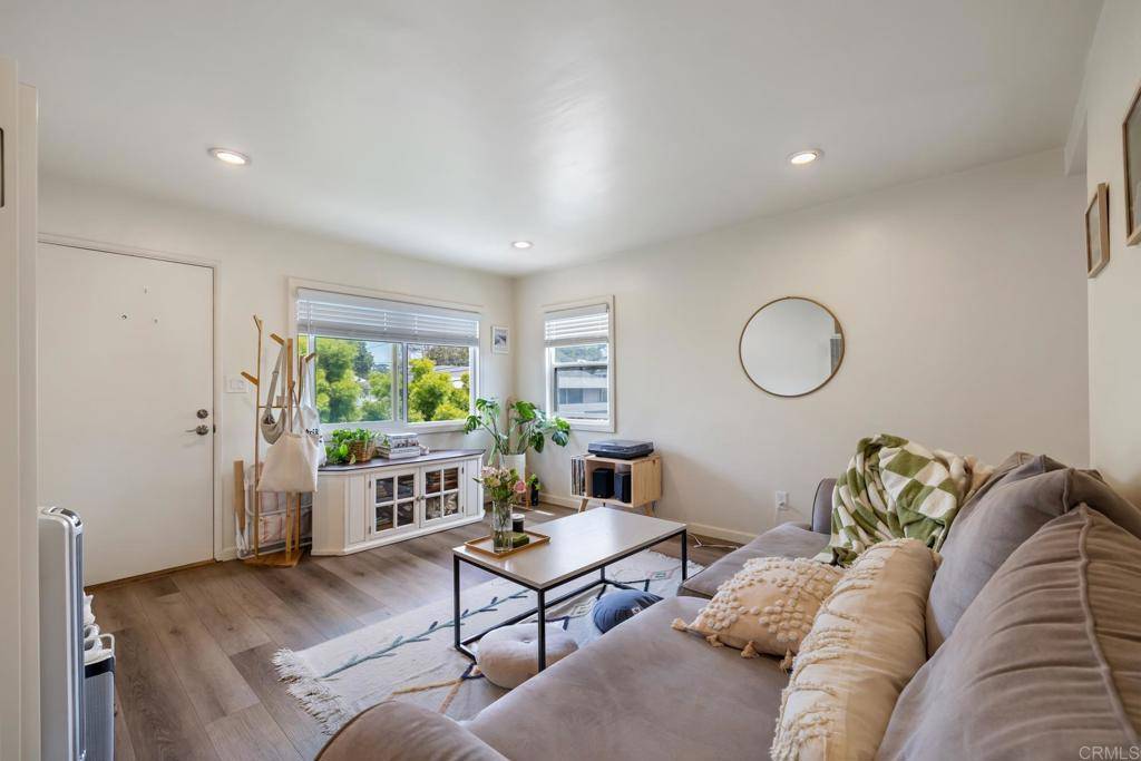 Encinitas, CA 92024,1027 33 3rd ST