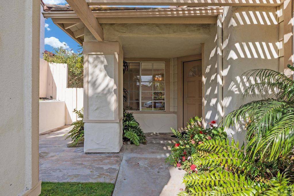 Carlsbad, CA 92009,7966 Camino Gato