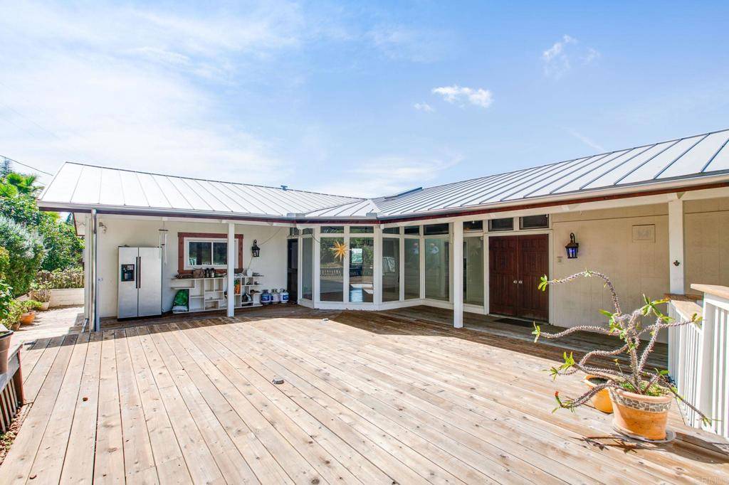 Vista, CA 92084,1628 Lone Oak Rd