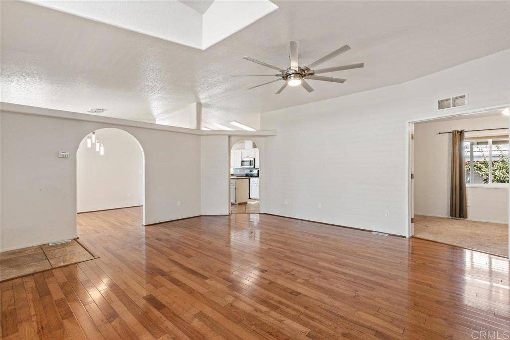 Escondido, CA 92027,2300 E Valley Pkwy #131