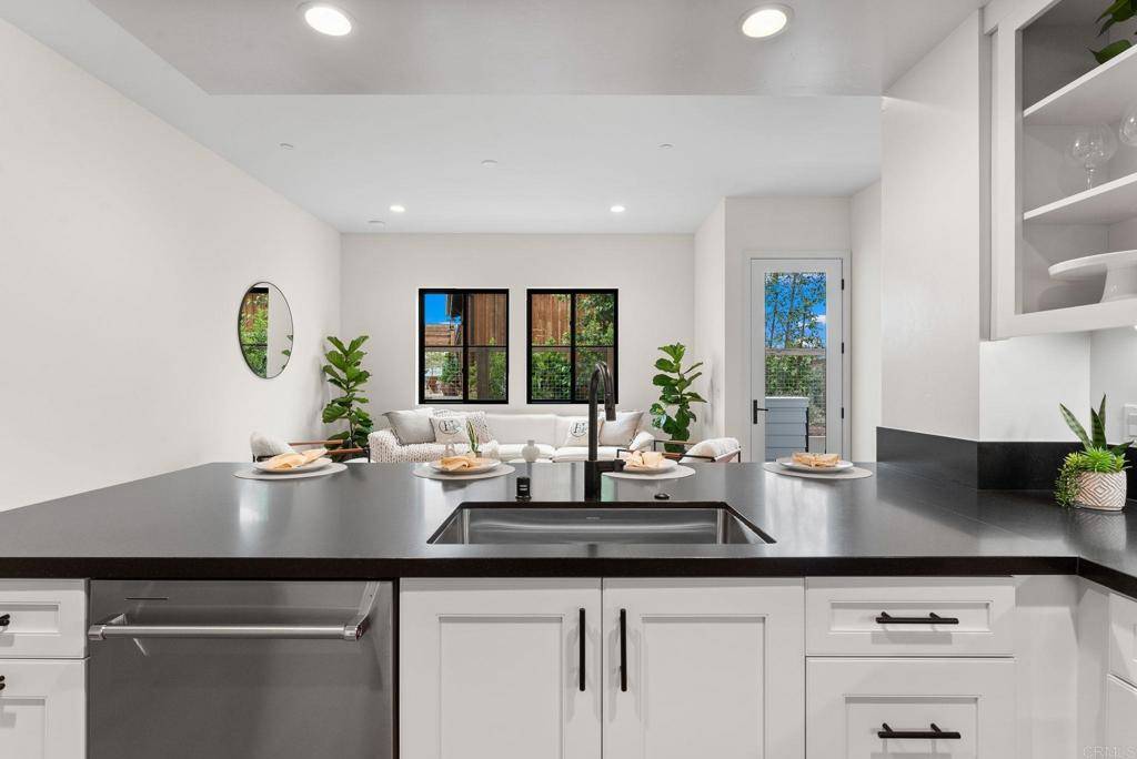 Encinitas, CA 92024,1501 Livorno PL #104