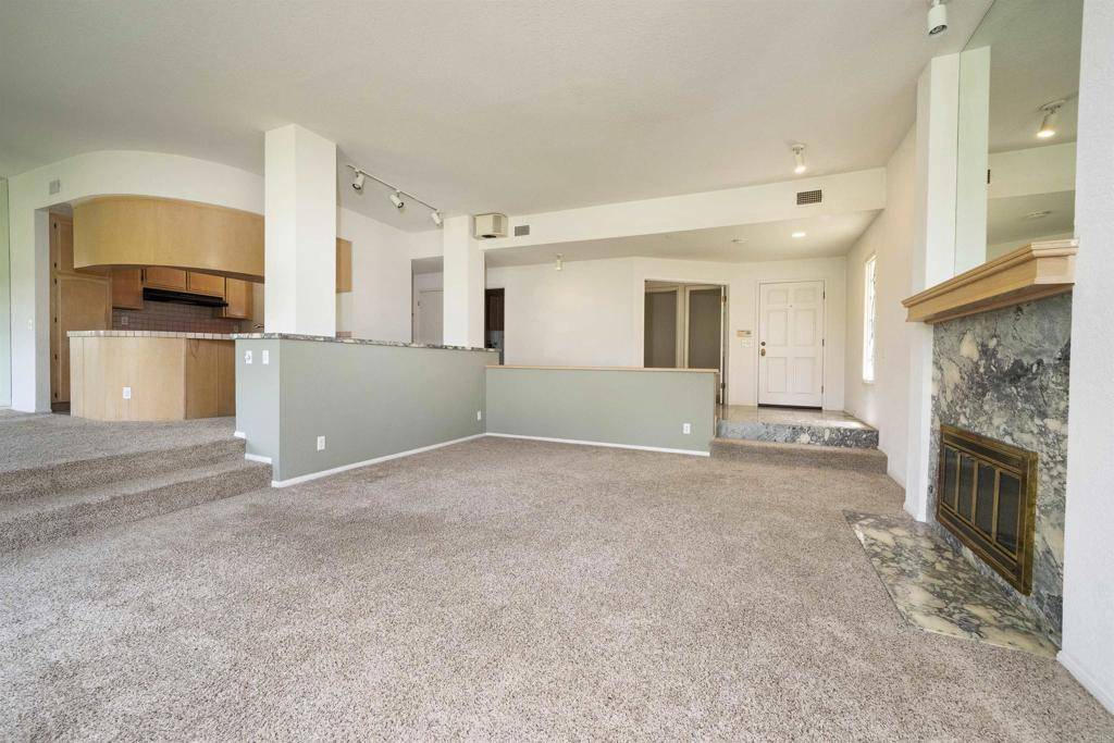 Carlsbad, CA 92009,2532 Navarra Drive #A