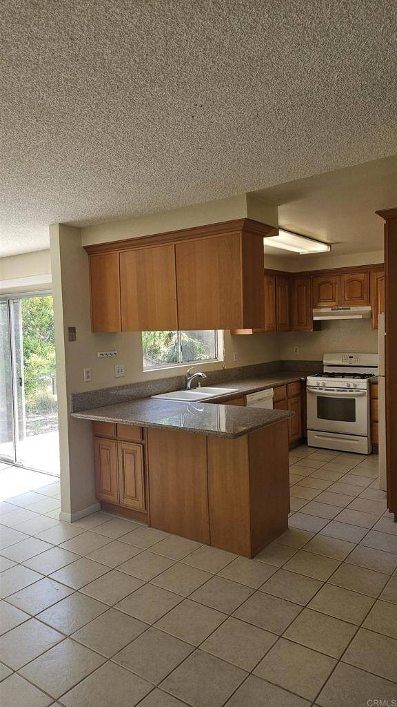 Oceanside, CA 92056,4028 Johnson DR