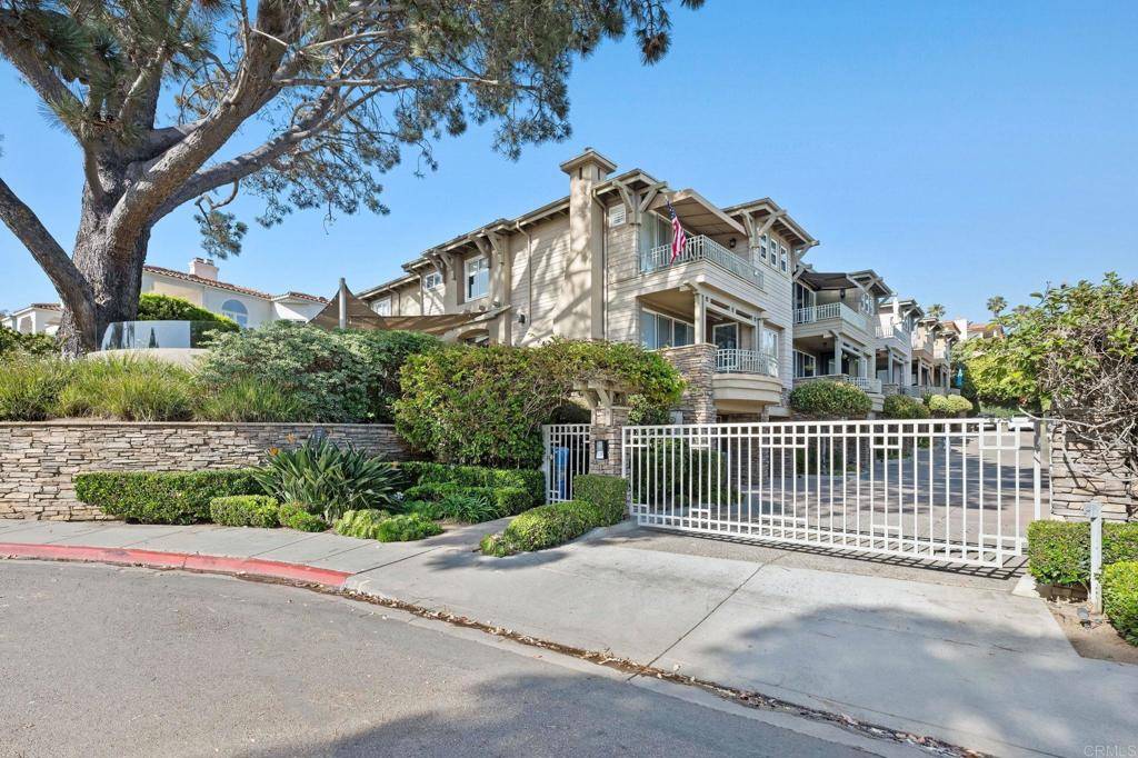 Solana Beach, CA 92075,834 S Cedros