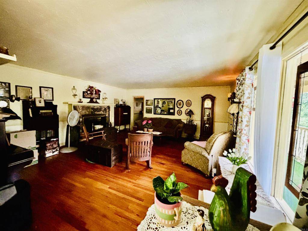 Vista, CA 92083,129 Brass LN