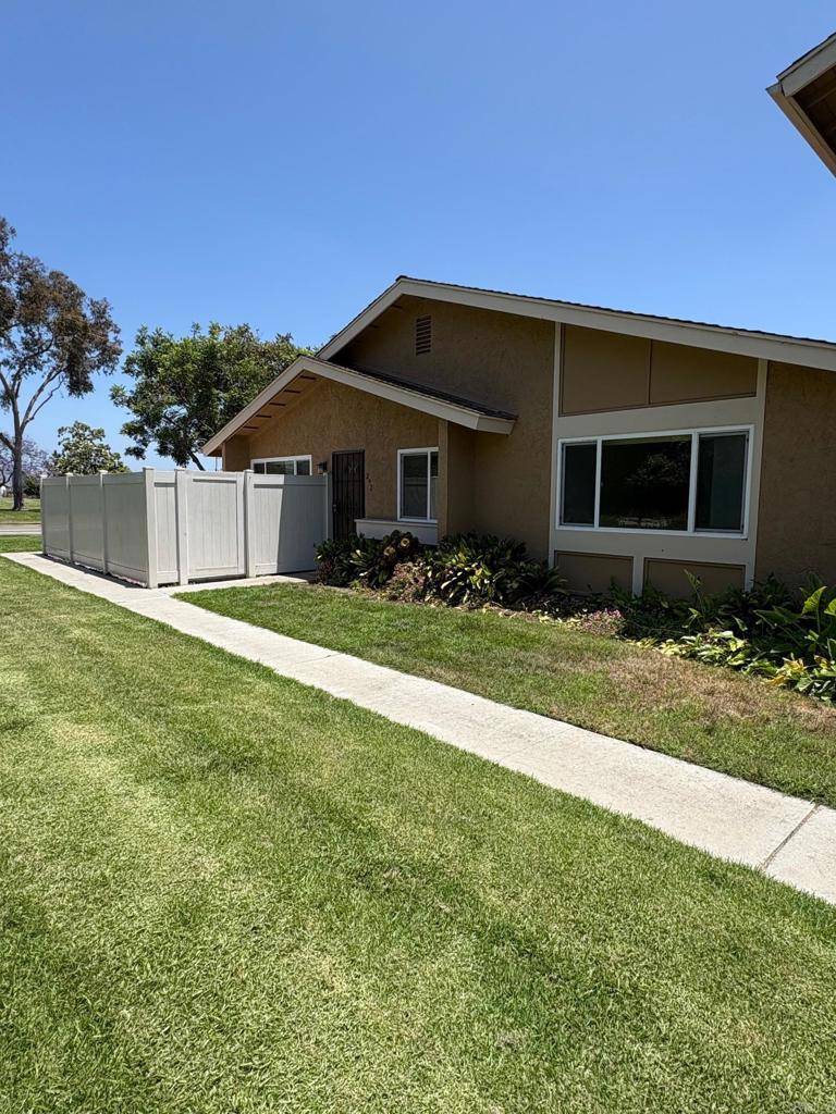 Encinitas, CA 92024,292 Countryhaven RD