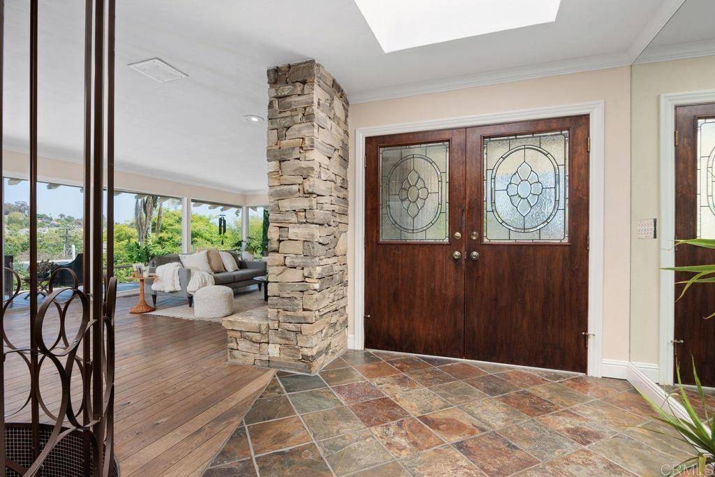 Vista, CA 92084,630 Crest DR