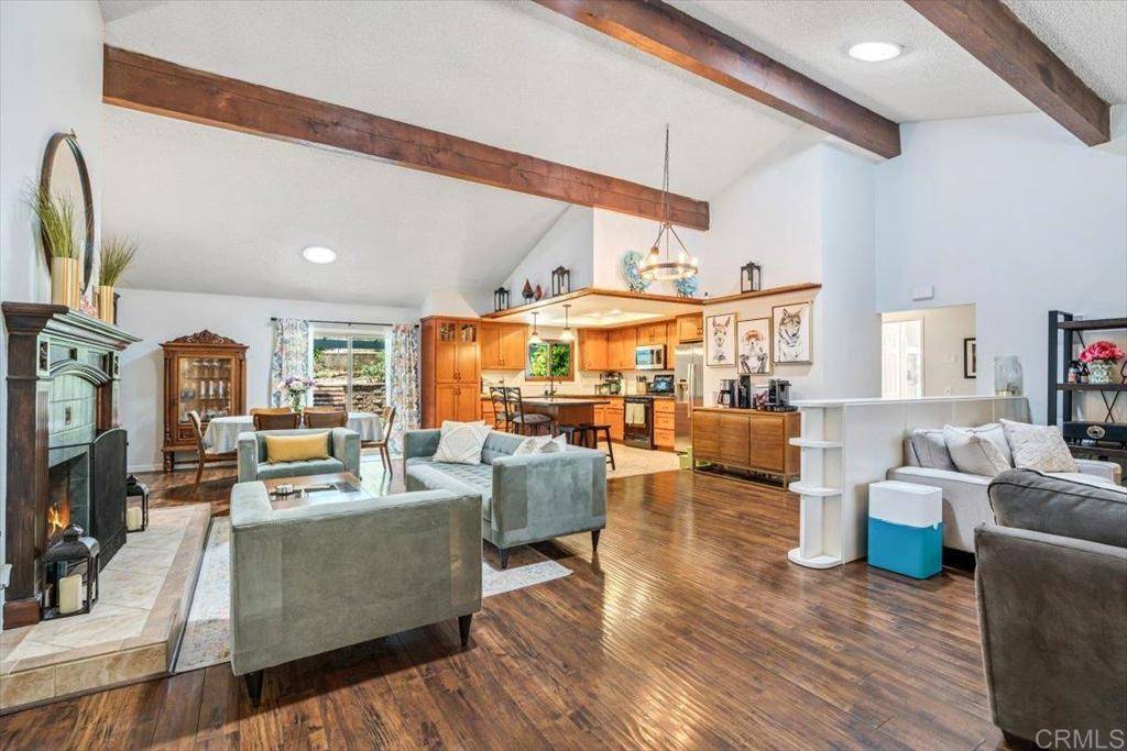 Vista, CA 92084,1043 Cypress DR