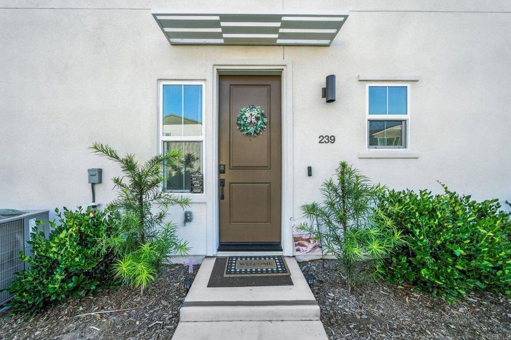 Fallbrook, CA 92028,239 Blended Place