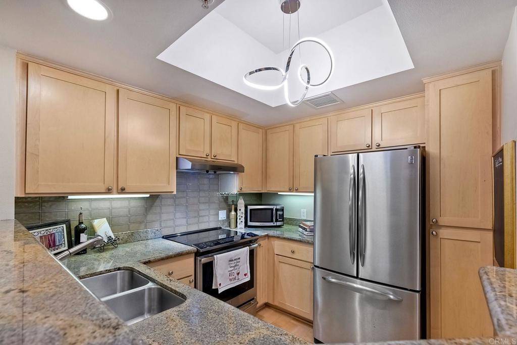 San Diego, CA 92101,2400 5th Avenue 225