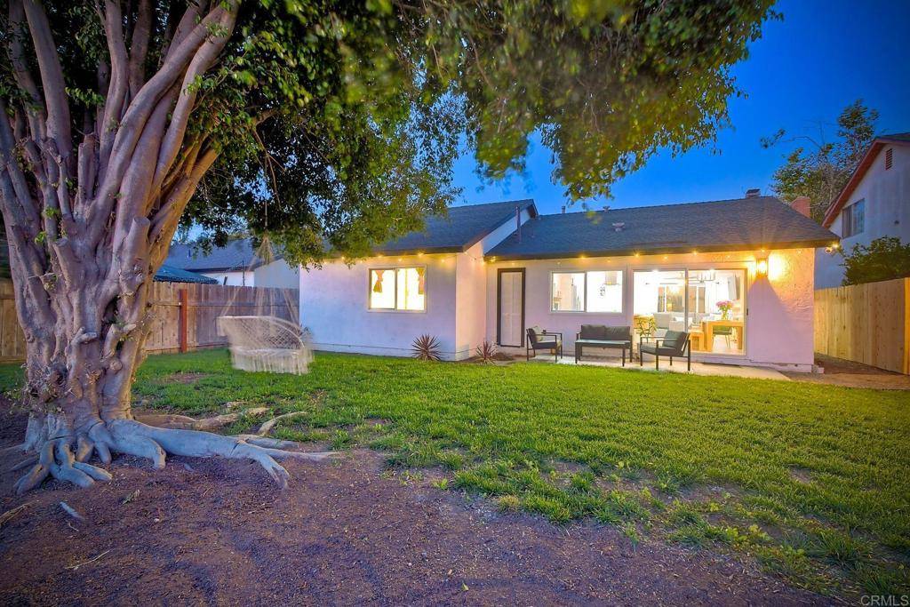 San Diego, CA 92114,5922 Flipper DR