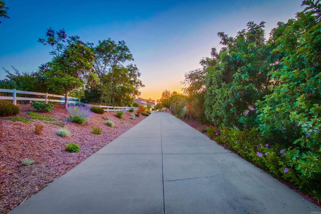 Fallbrook, CA 92028,1495 Meredith RD