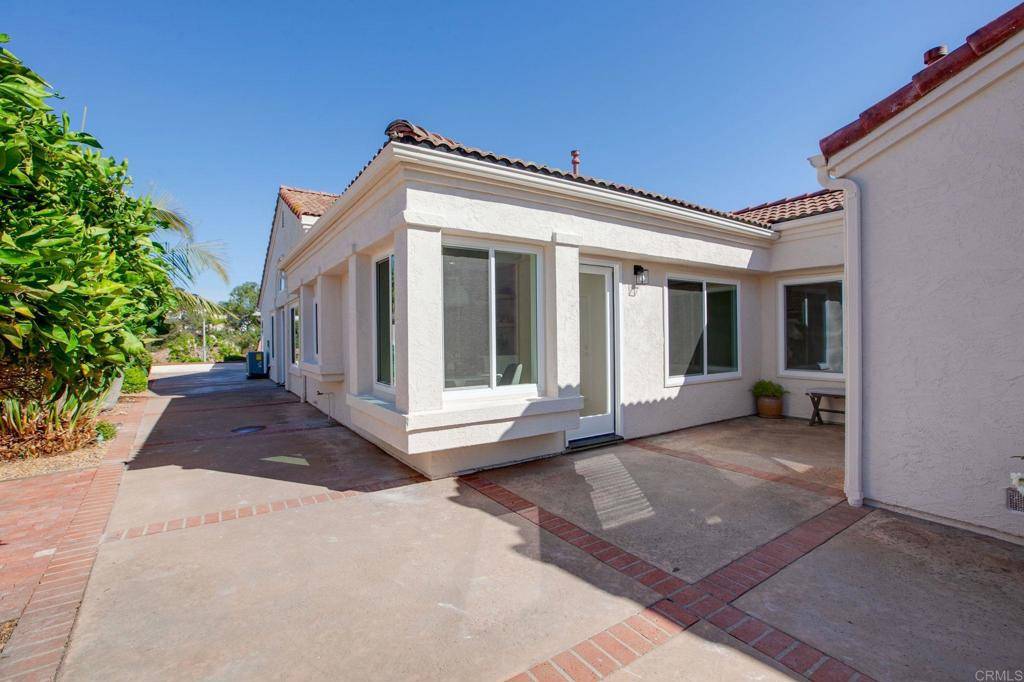 San Marcos, CA 92078,1523 Camino Linda DR