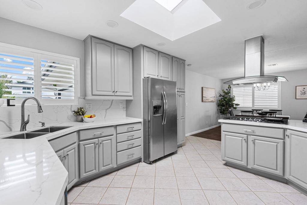 Carlsbad, CA 92008,3185 Monroe ST