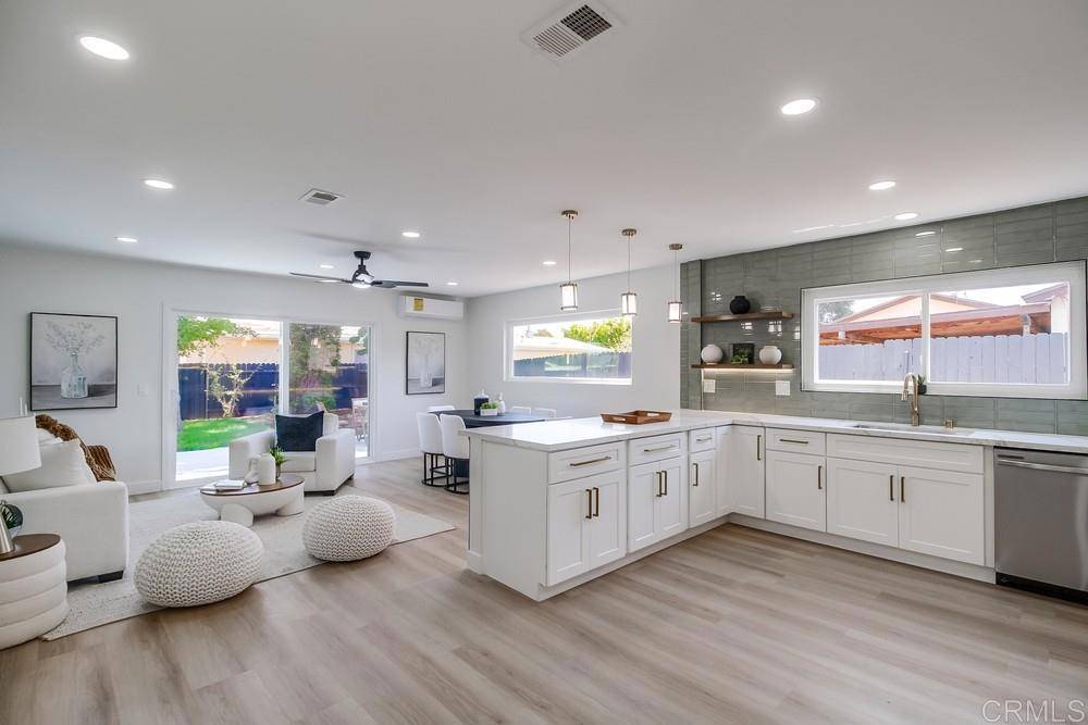 San Diego, CA 92139,2891 Morningside St
