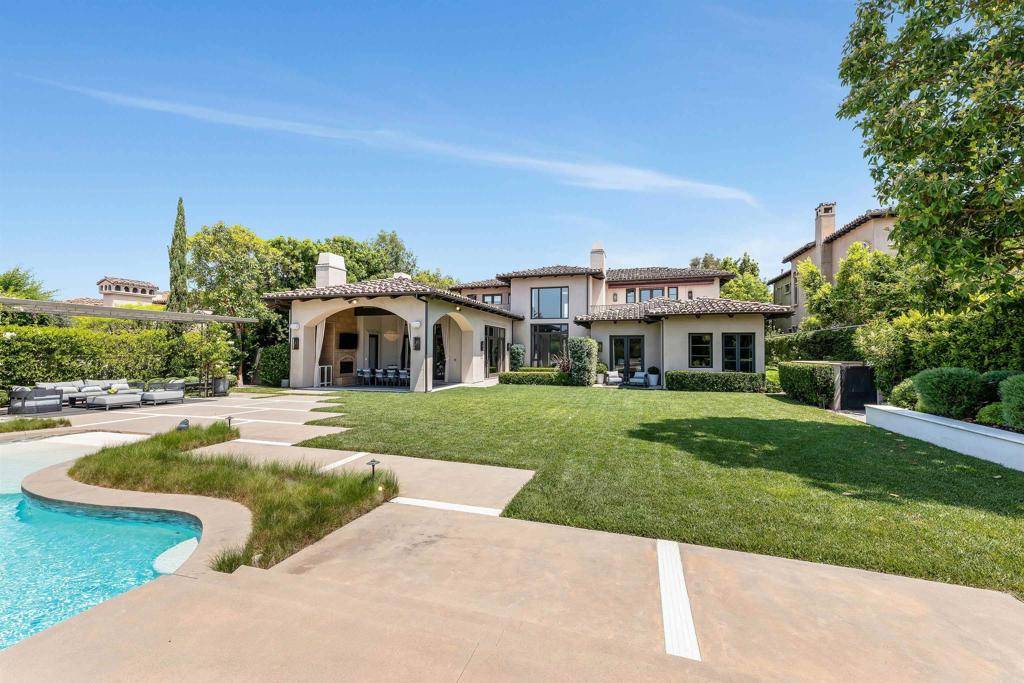 San Diego, CA 92130,5825 Meadows Del Mar