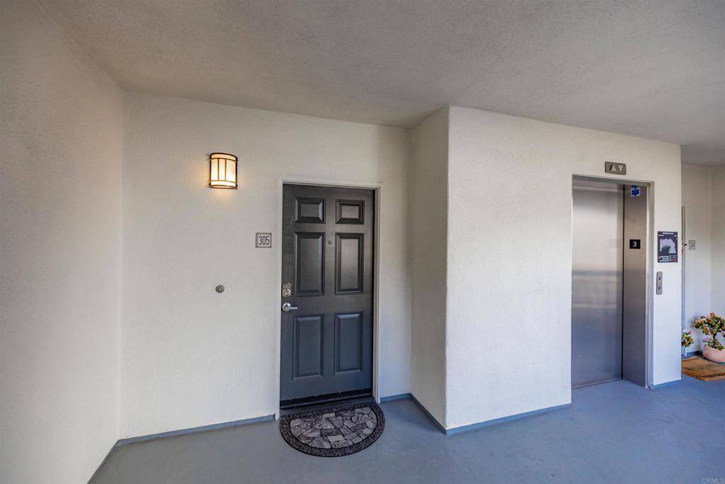 San Diego, CA 92103,3275 5th AVE #305