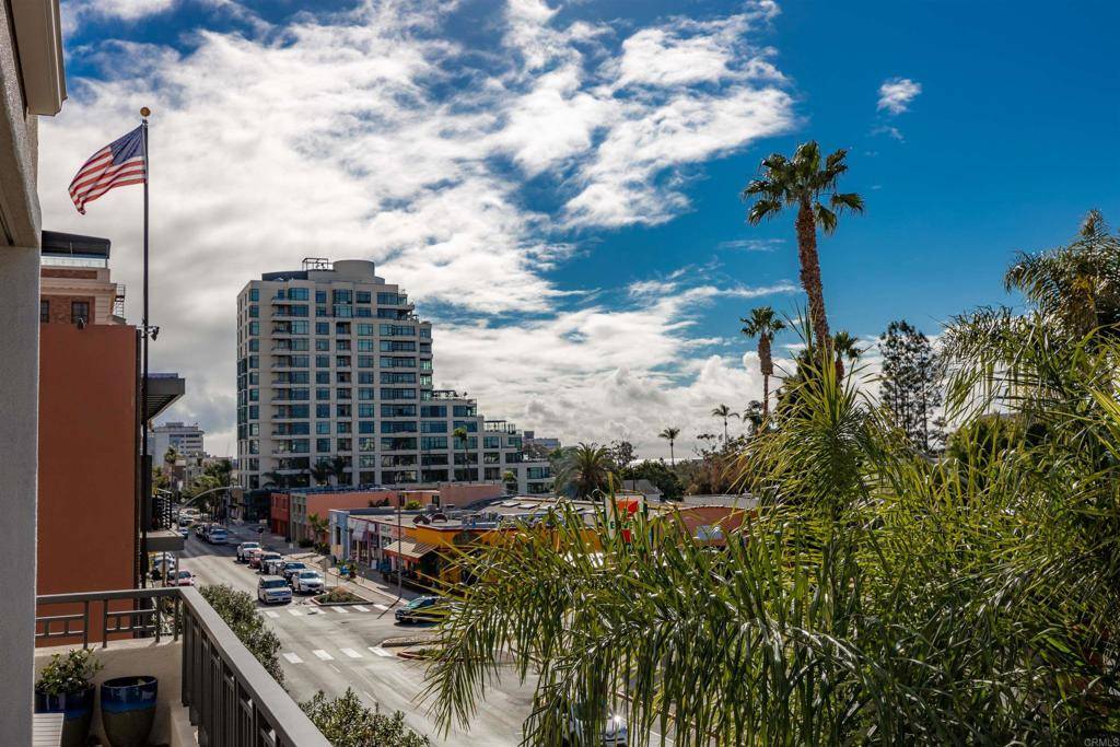 San Diego, CA 92103,3275 5th AVE #305