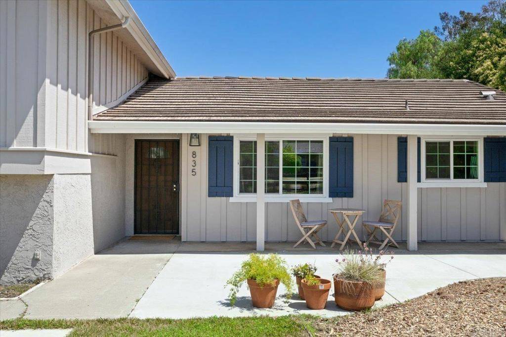 Escondido, CA 92025,835 Minor DR