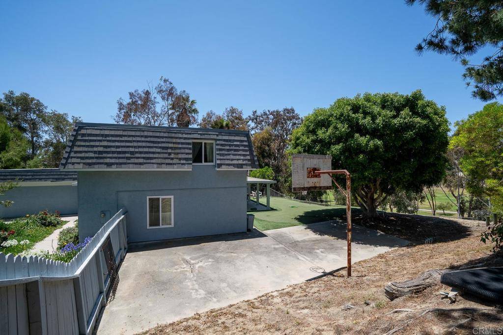 Oceanside, CA 92056,2117 Valley Rd