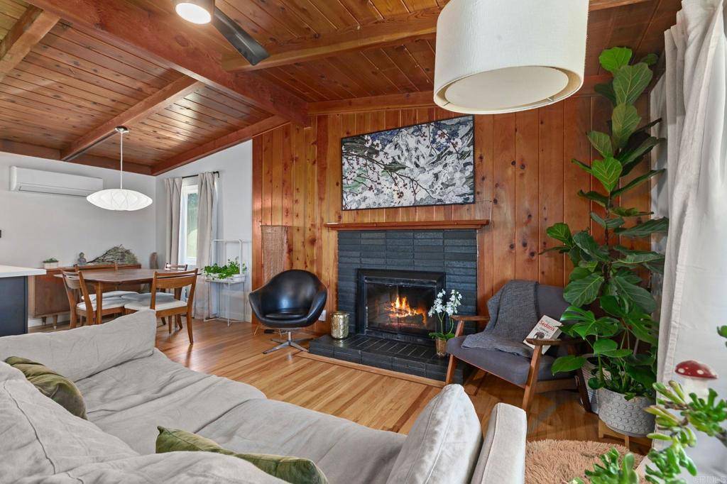 Carlsbad, CA 92008,1710 Valley PL