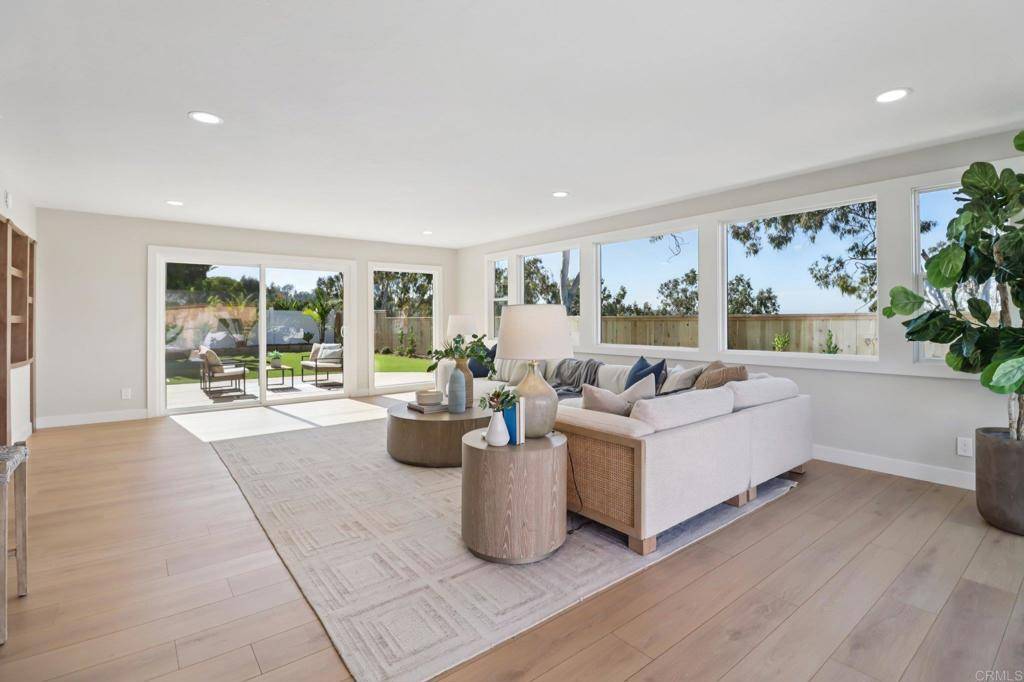 Encinitas, CA 92024,1358 Walnutview Dr